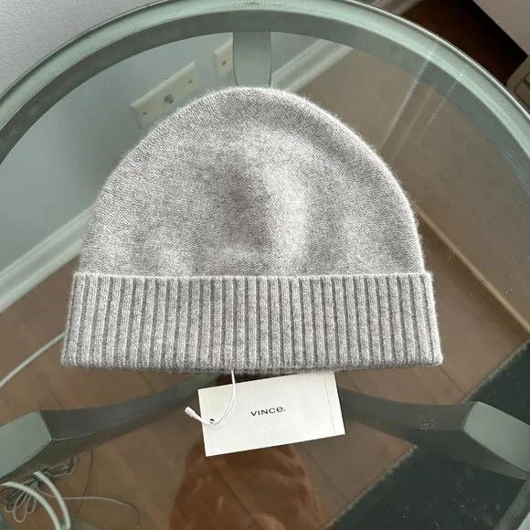 VINCE Cashmere Beanie - Picture 1 of 2